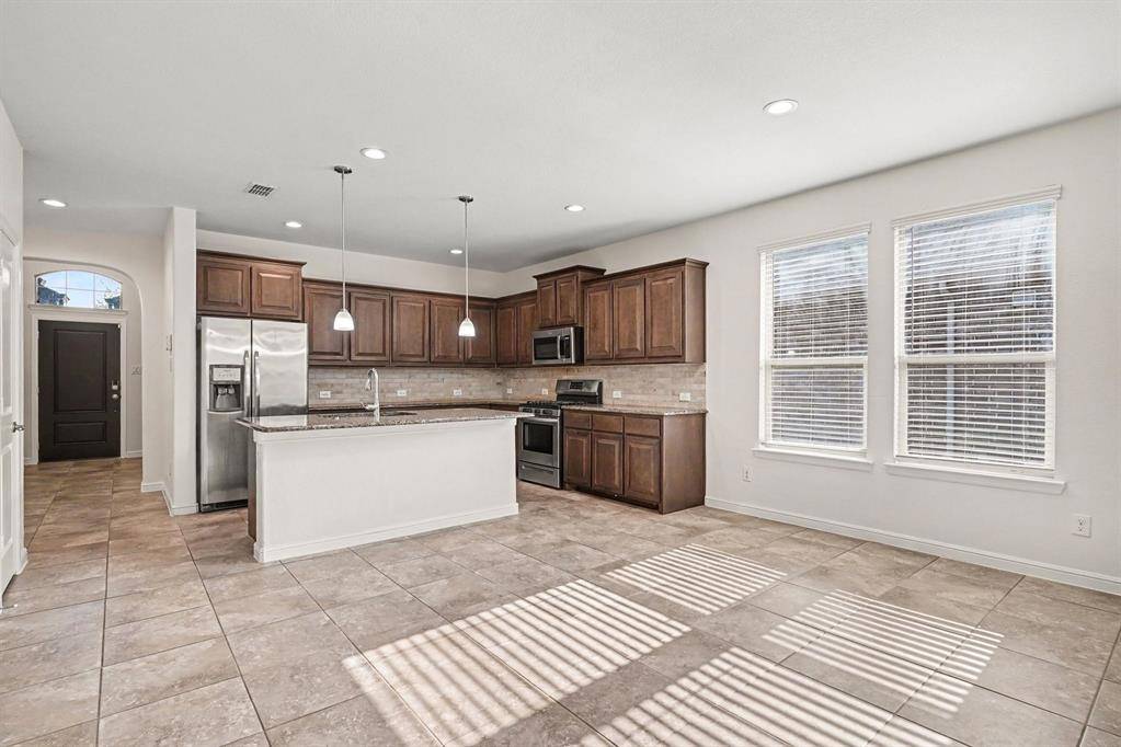 729 Rebecca Lane, Saginaw, TX 76131