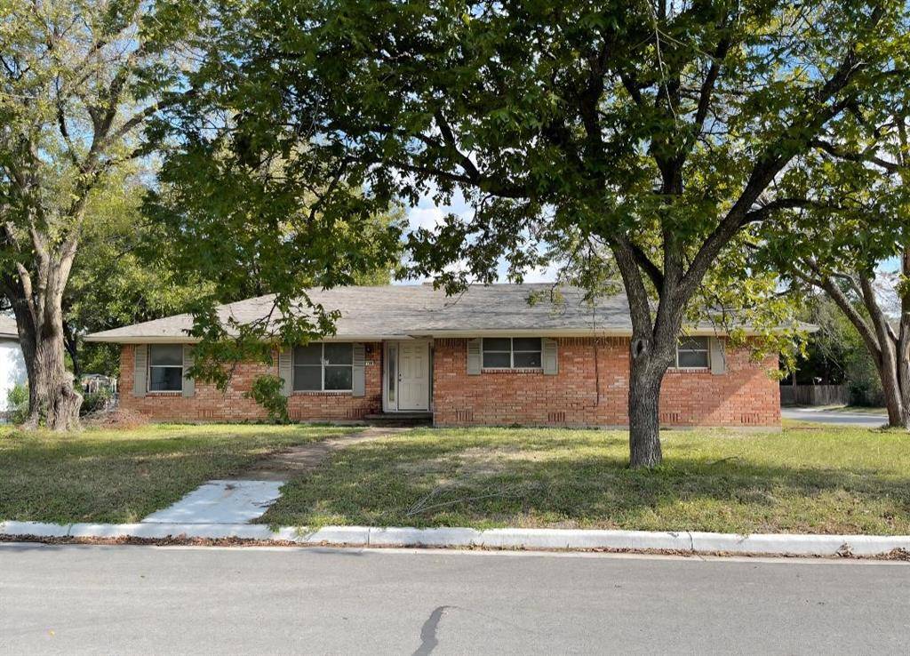 700 N Marable Street, West, TX 76691