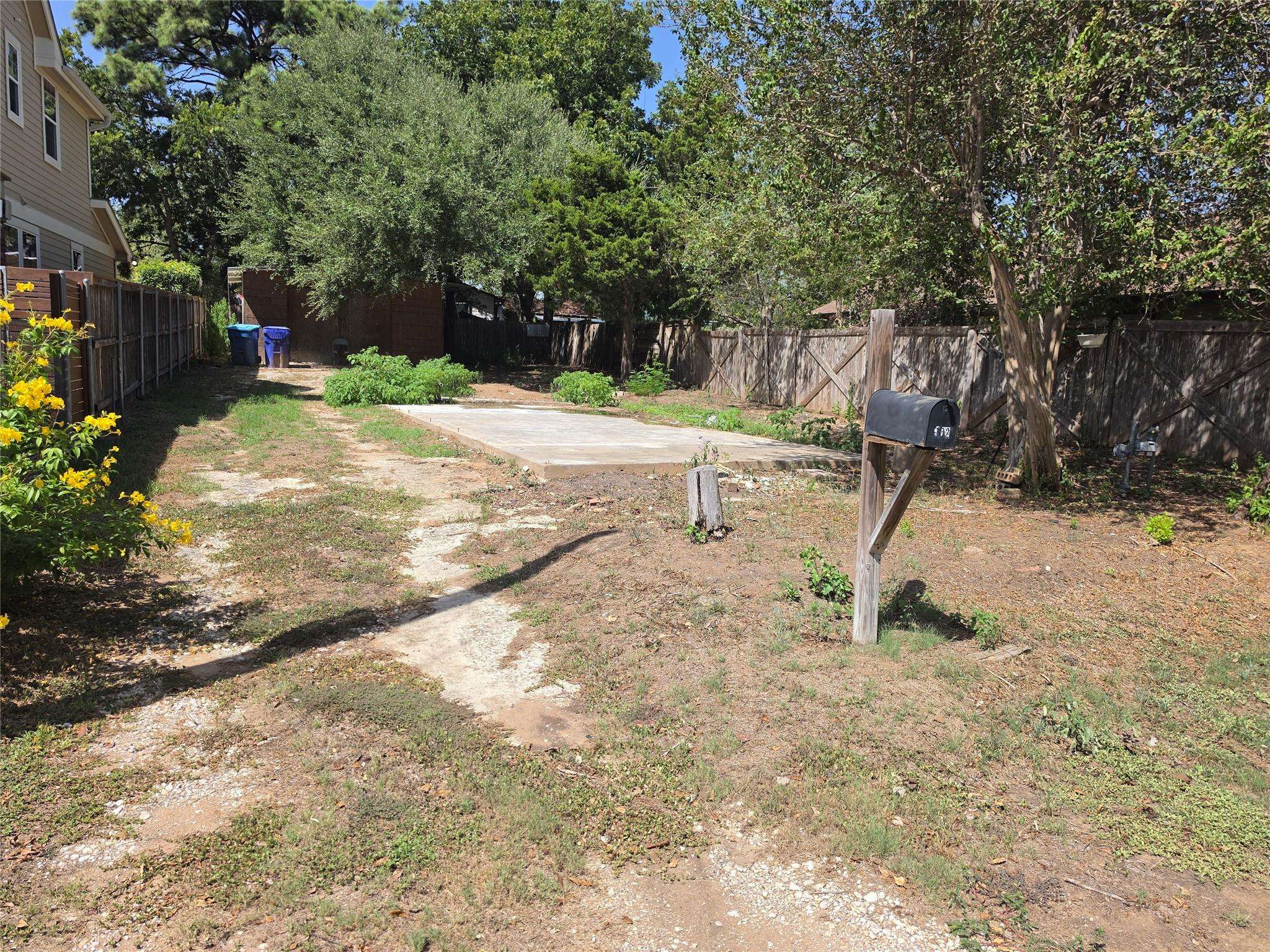 102 E Alamo ST, Elgin, TX 78621