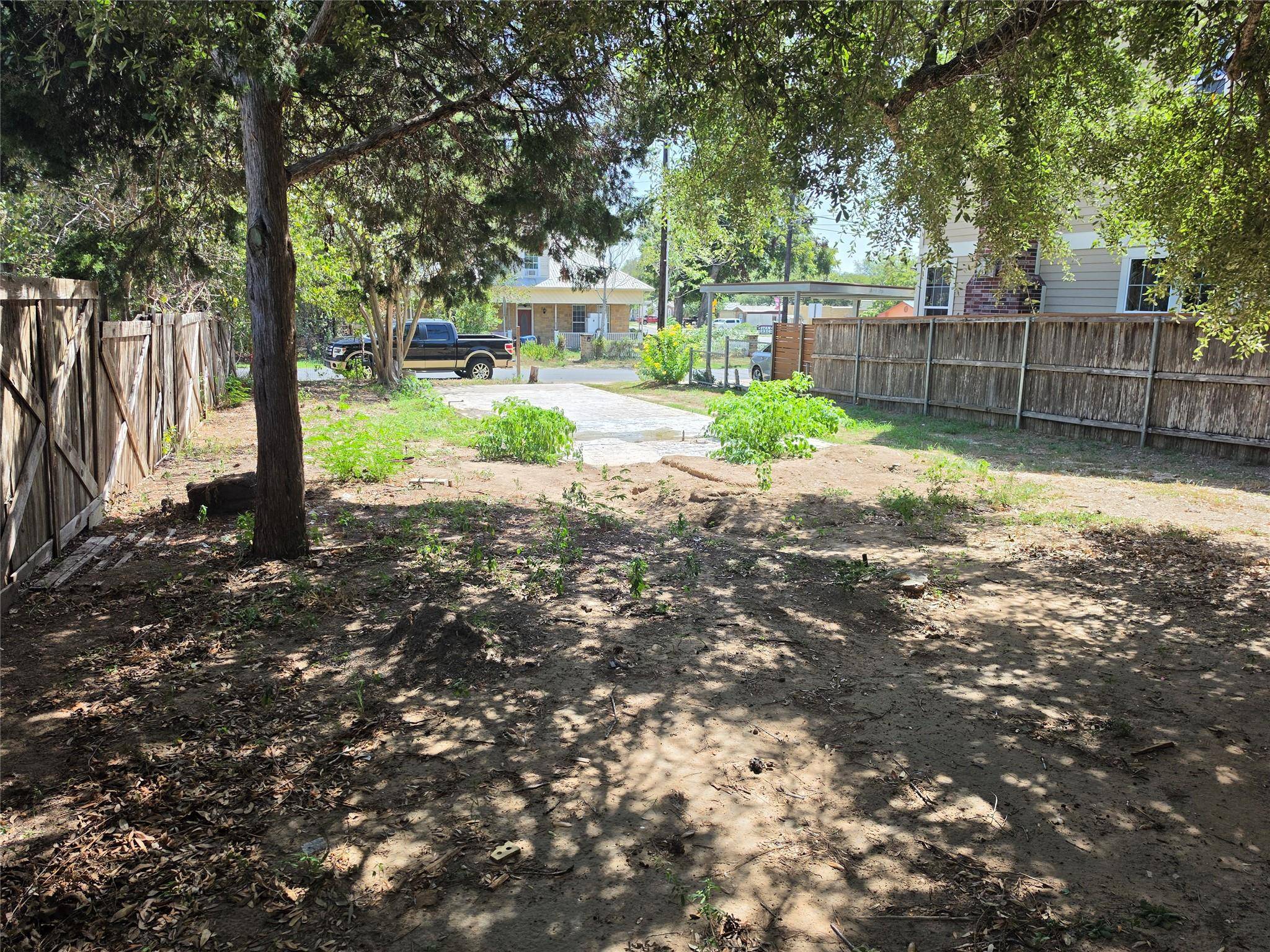102 E Alamo ST, Elgin, TX 78621
