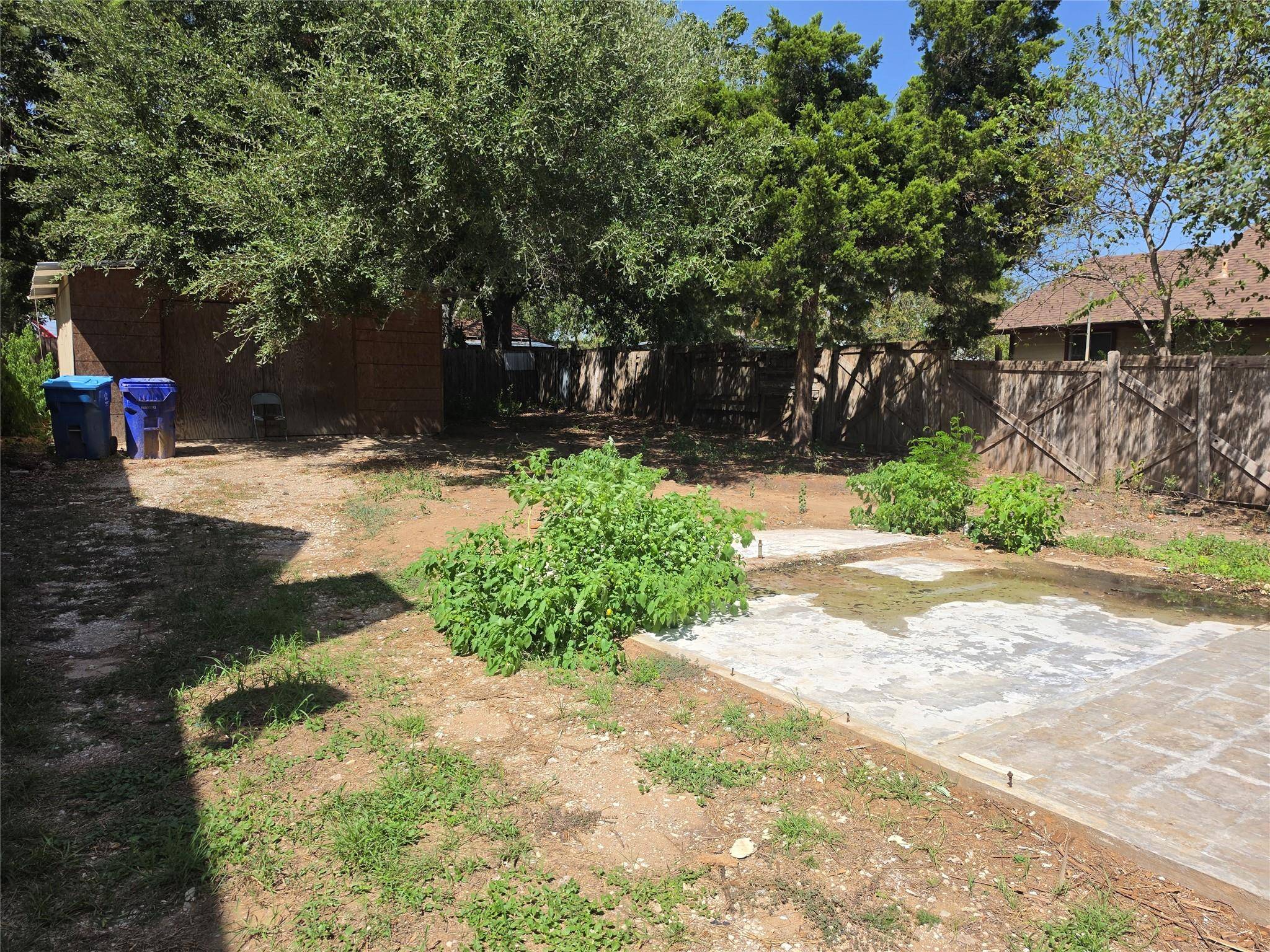 102 E Alamo ST, Elgin, TX 78621