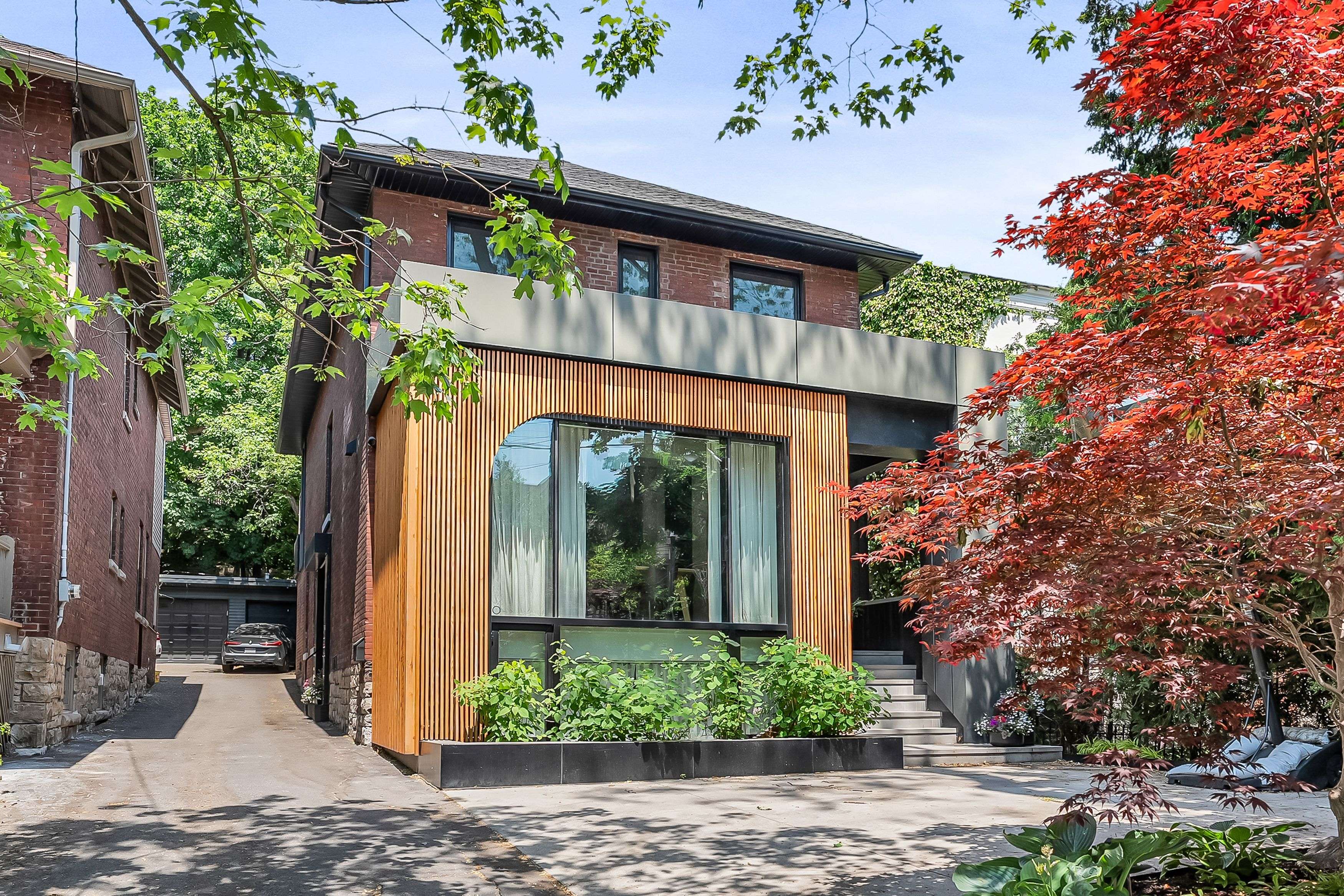 94 Walker AVE, Toronto C02, ON M4V 1G2