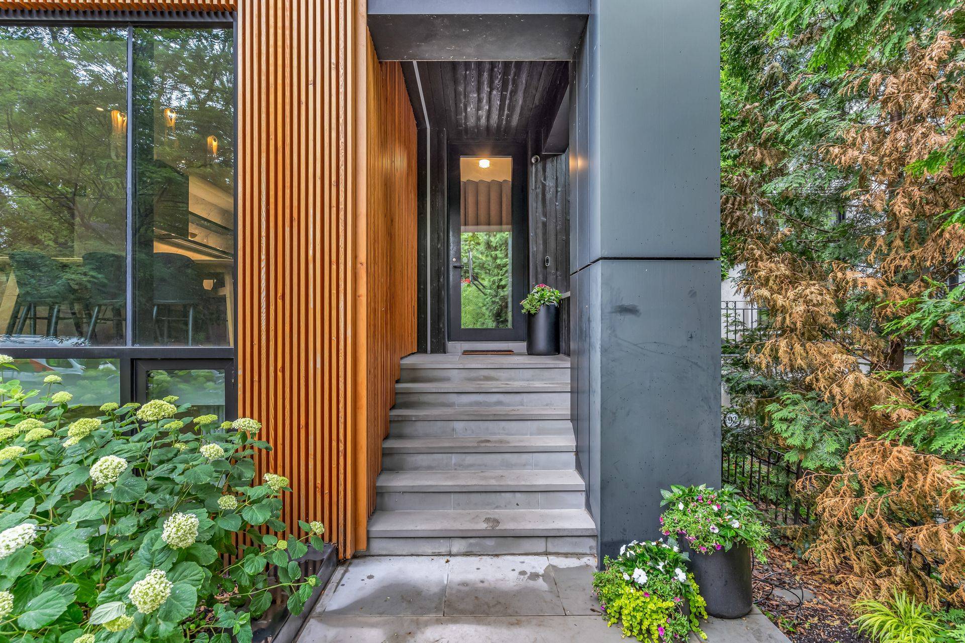 94 Walker AVE, Toronto C02, ON M4V 1G2