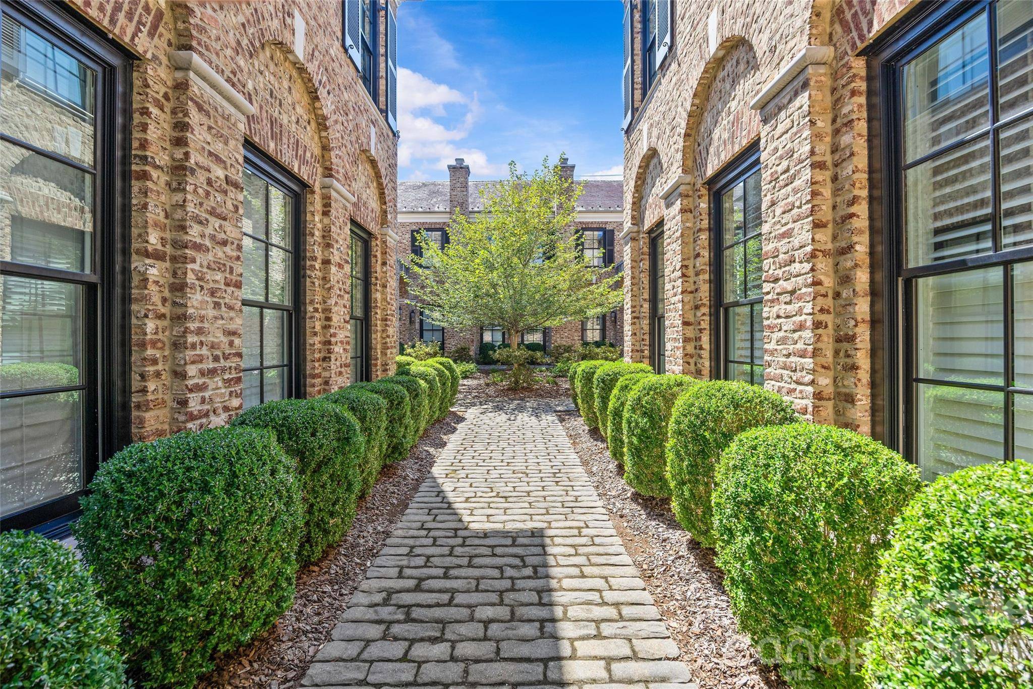 122 Cottage PL, Charlotte, NC 28207