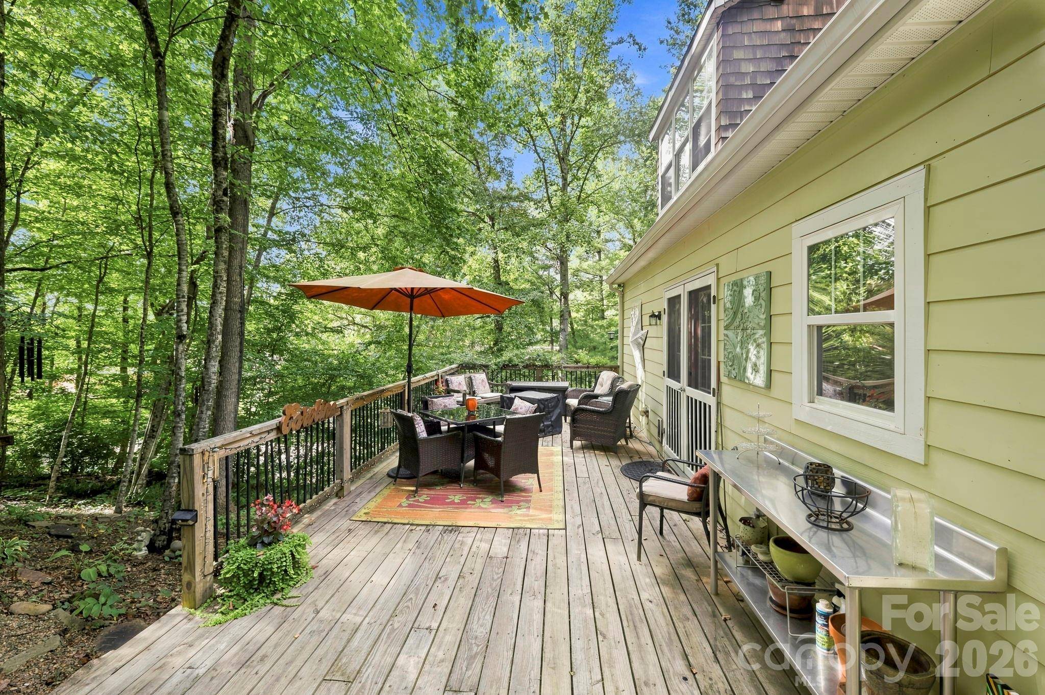 11 Old Patton Hill RD, Swannanoa, NC 28778