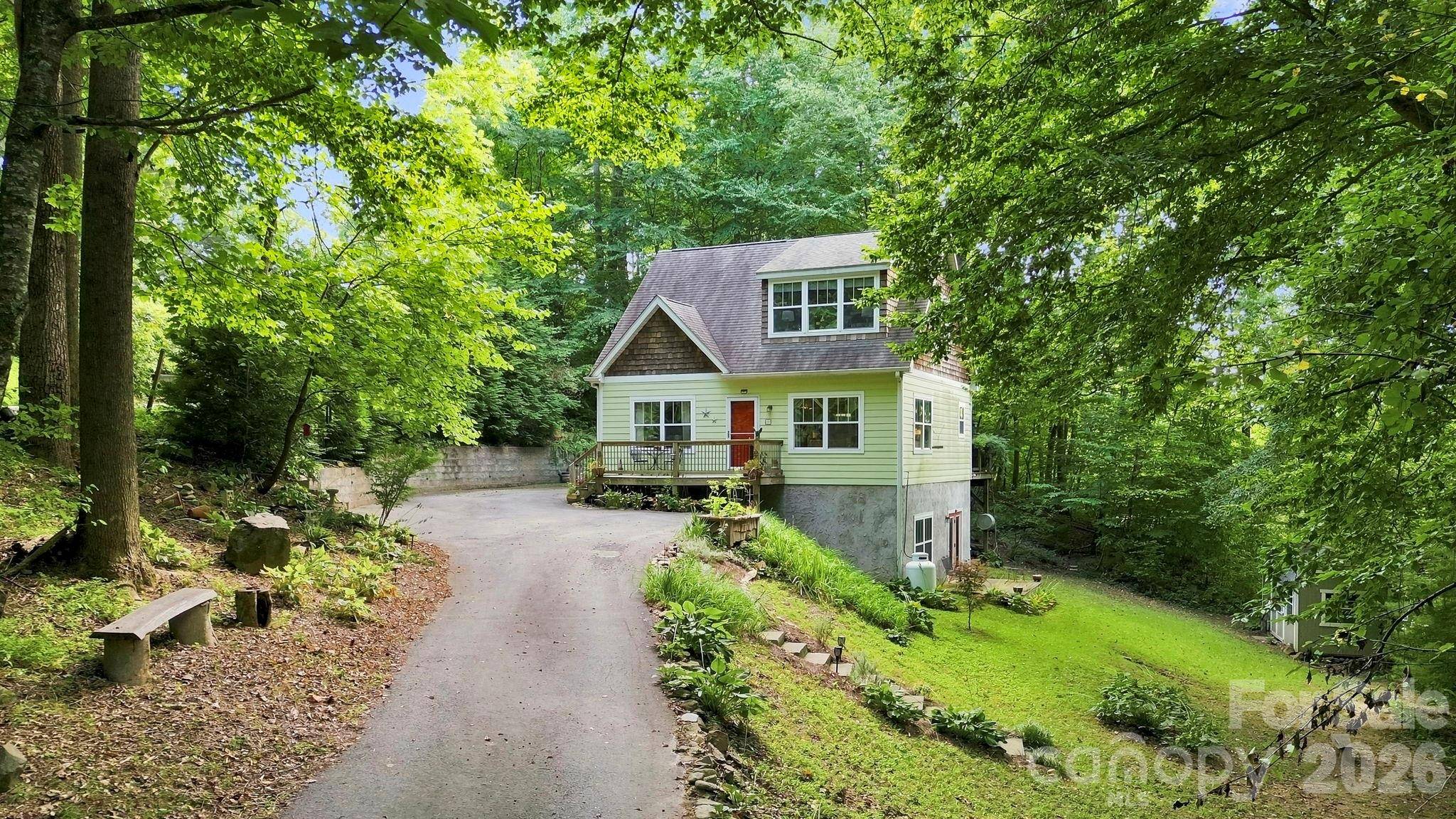 11 Old Patton Hill RD, Swannanoa, NC 28778