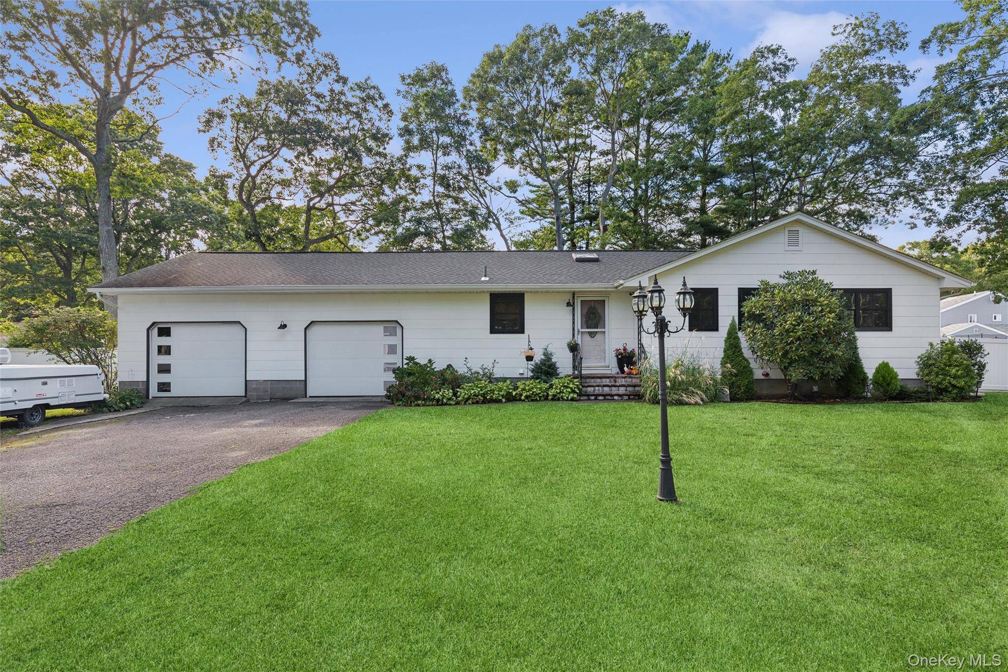 38 Heston RD, Shirley, NY 11967