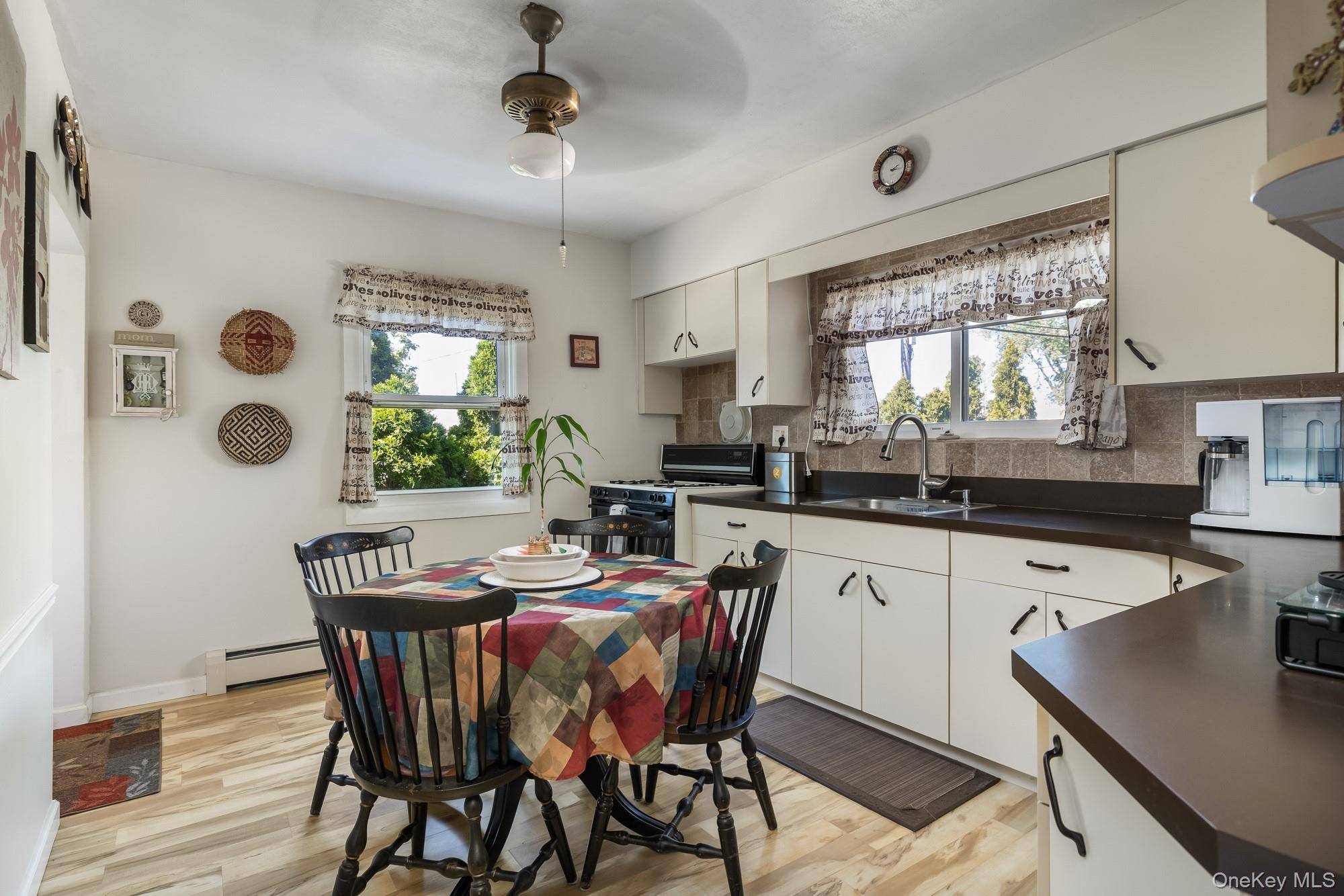 1647 Straight PATH, Lindenhurst, NY 11757