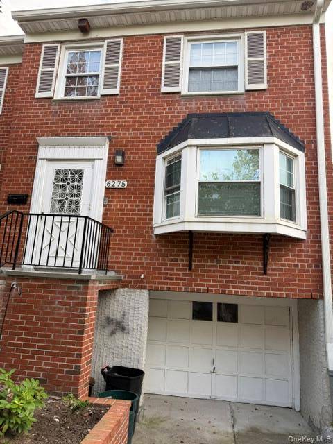 6275 Douglaston Pkwy #11, Little Neck, NY 11362