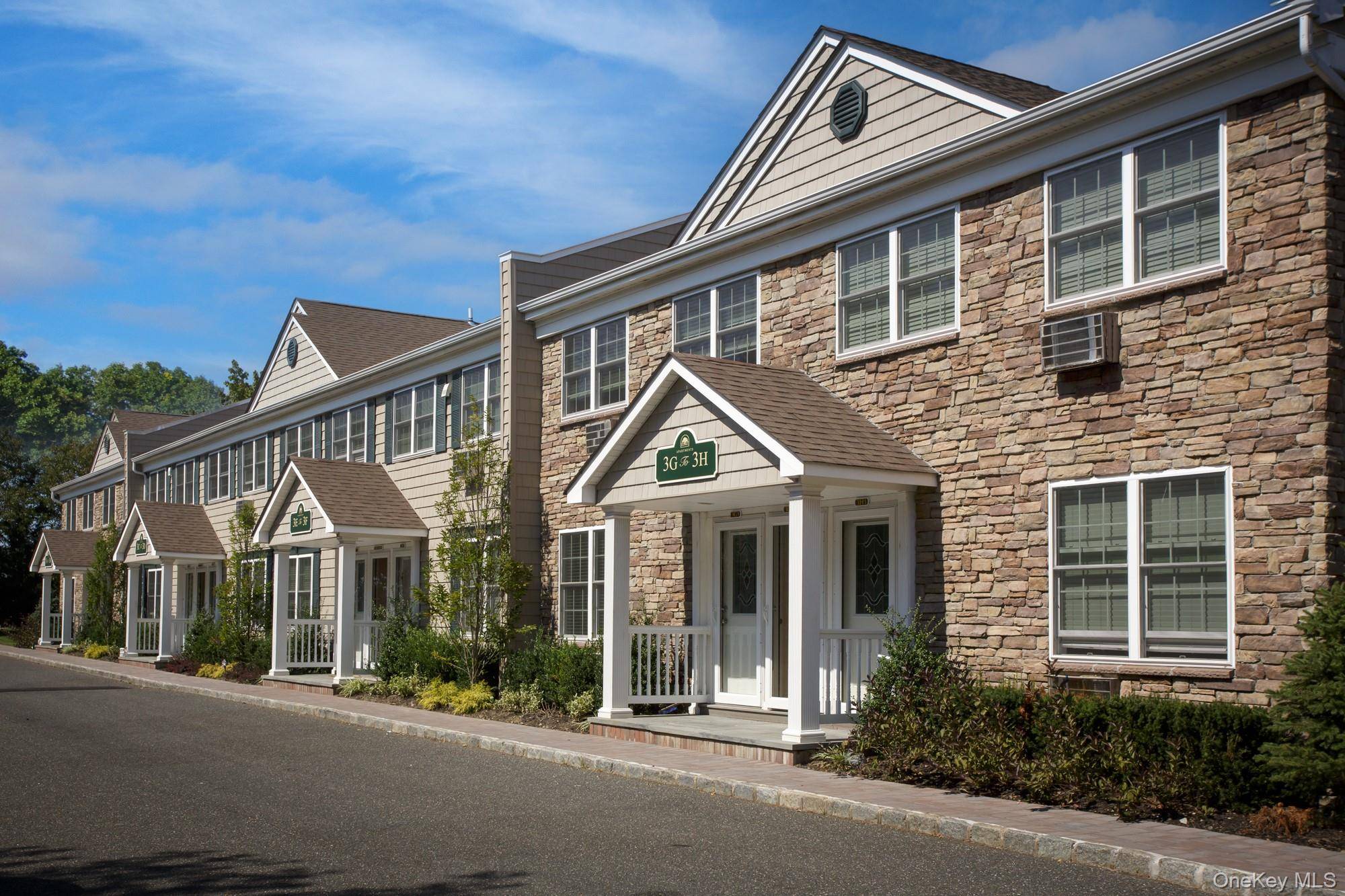 184 Hallock RD #6F1, Lake Grove, NY 11755