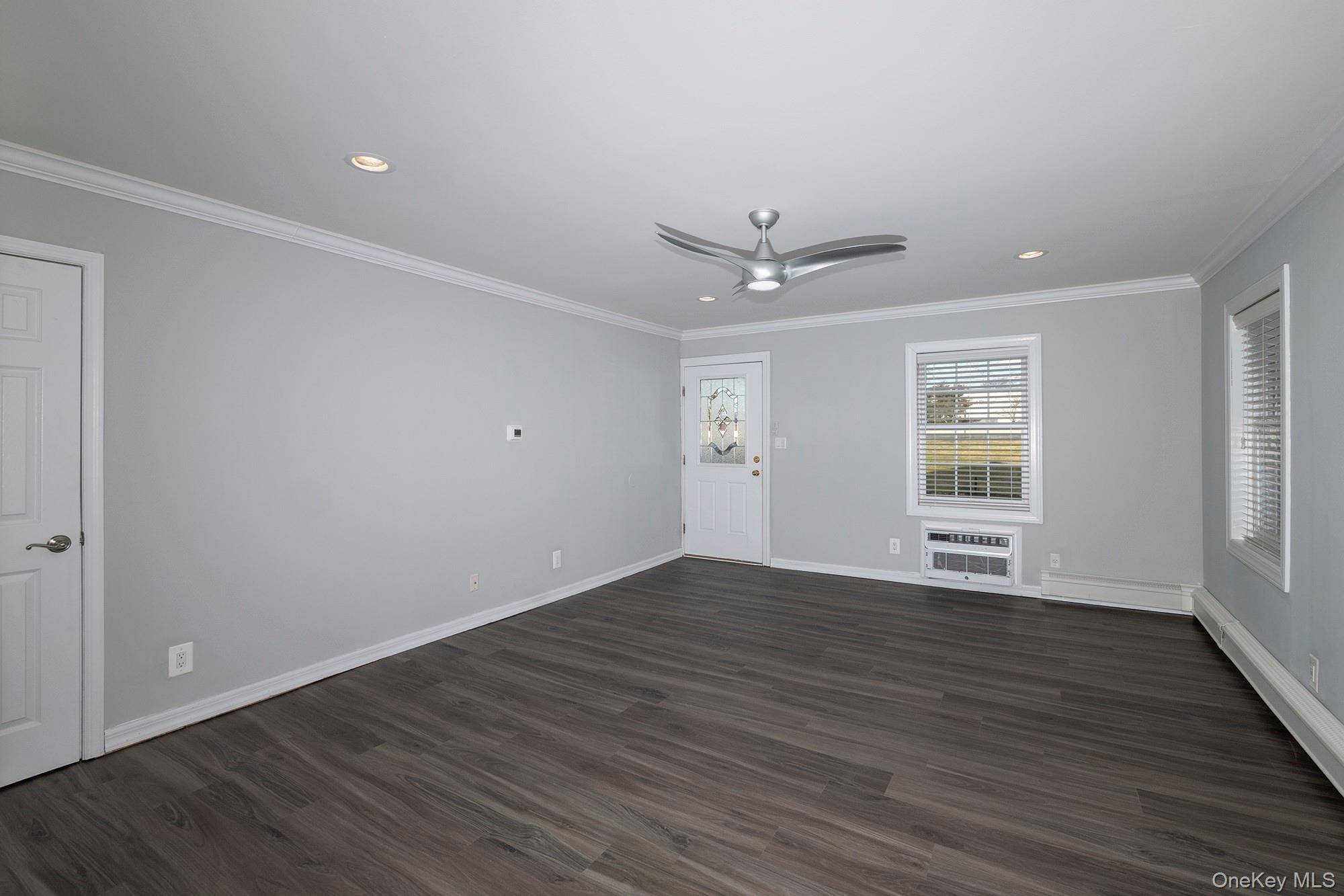 184 Hallock RD #6F1, Lake Grove, NY 11755