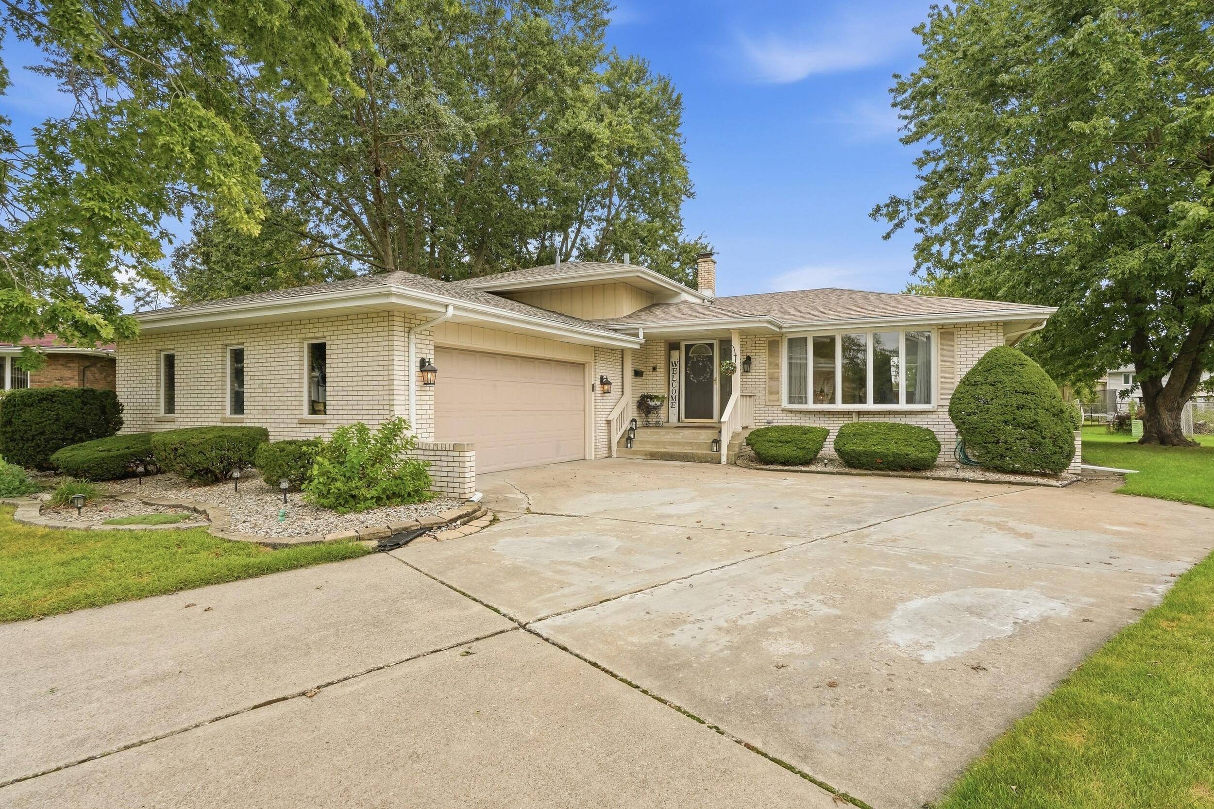 526 Cedar Court, Munster, IN 46321