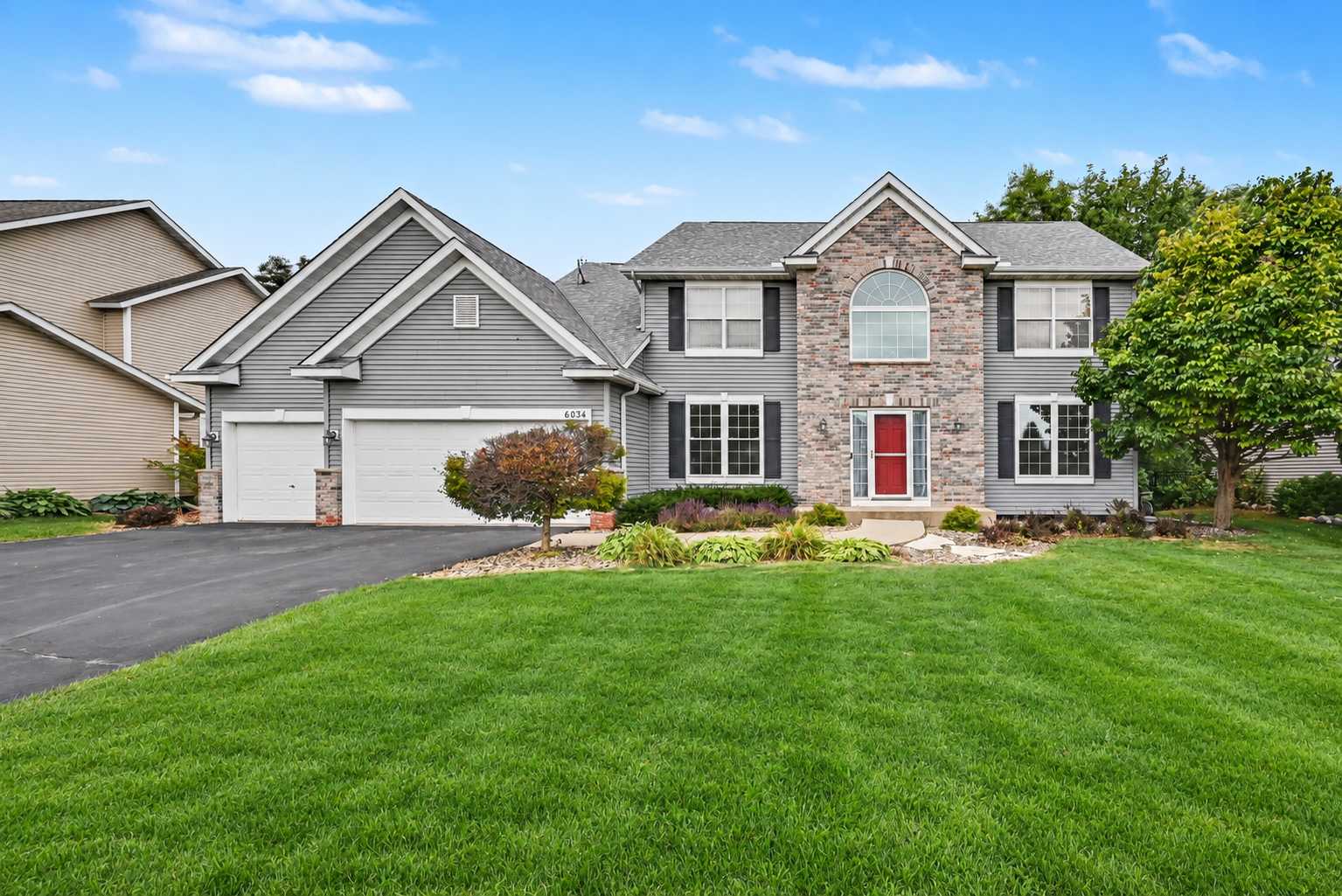 6034 Summit Curve S, Cottage Grove, MN 55016
