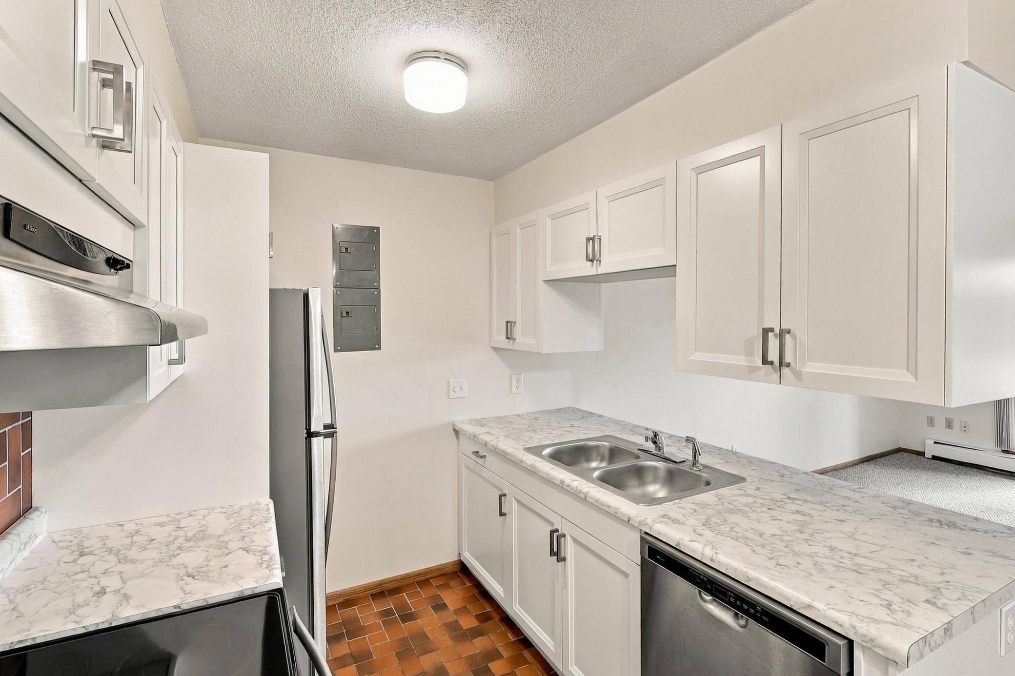 8935 Old Cedar AVE S #214, Bloomington, MN 55425