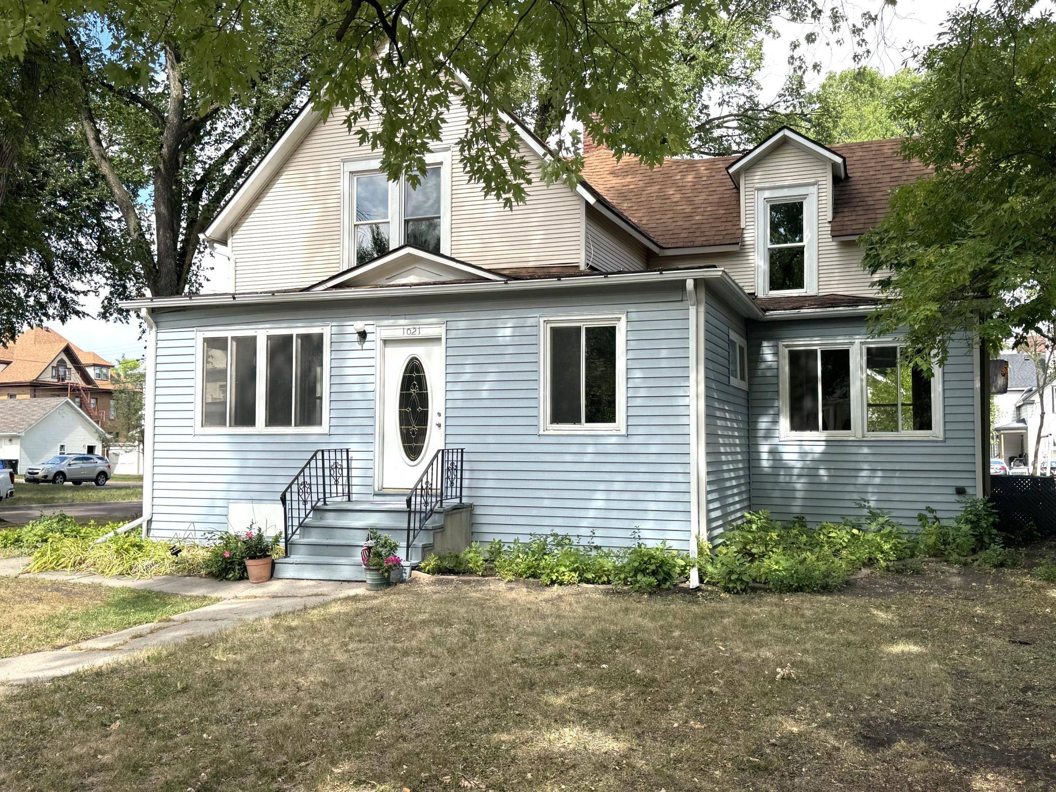 1021 4th AVE S, Fargo, ND 58103
