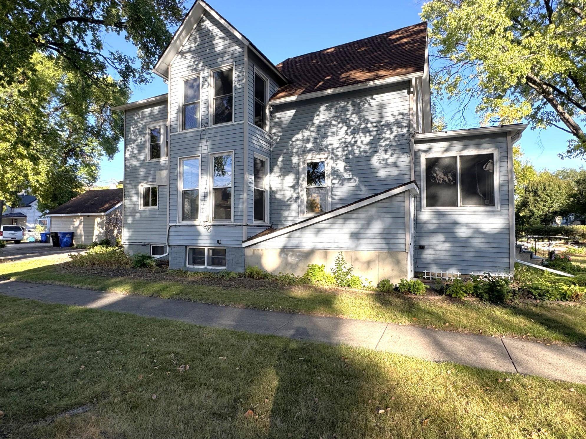 1021 4th AVE S, Fargo, ND 58103