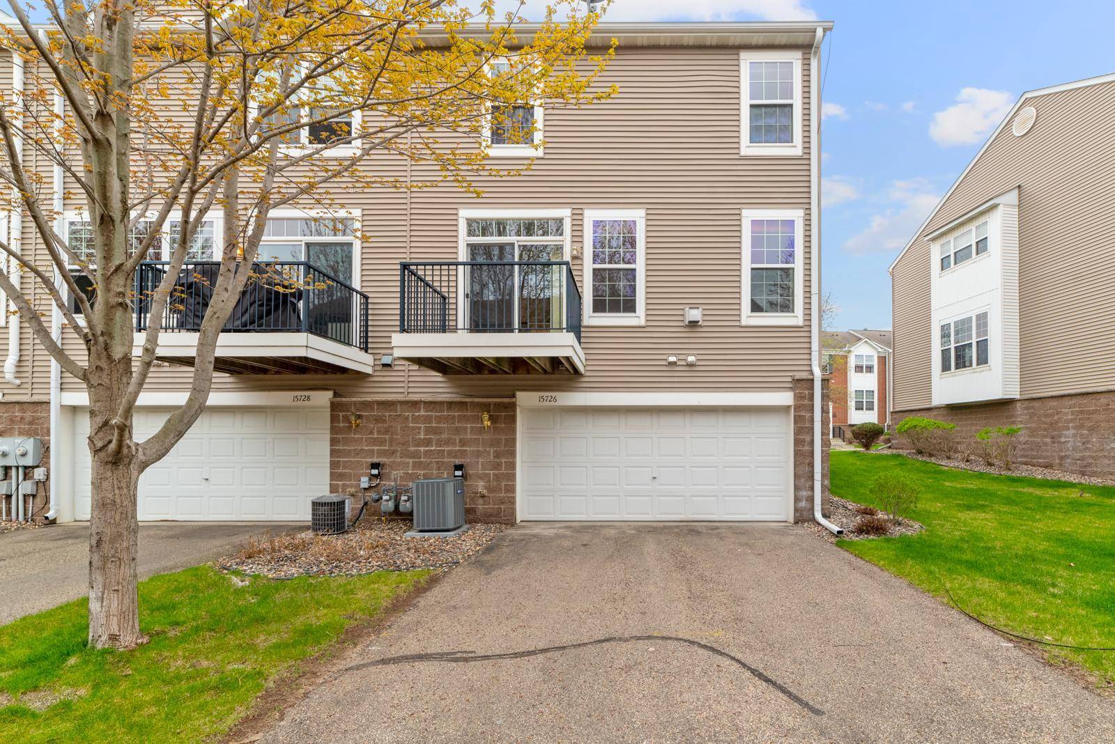 15726 Frisian LN, Apple Valley, MN 55124