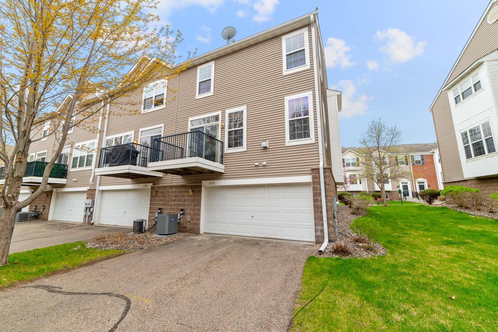 15726 Frisian LN, Apple Valley, MN 55124