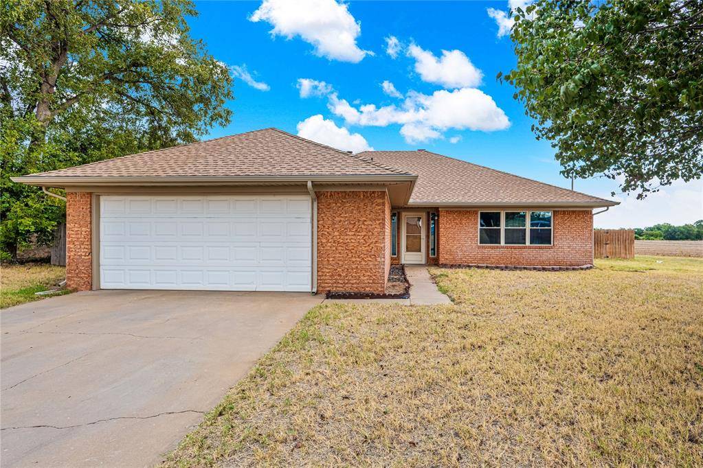 611 S Leach AVE, Watonga, OK 73772