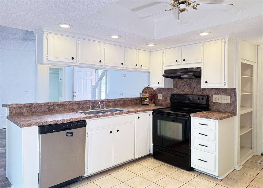 16 Coventry CT, Edmond, OK 73012