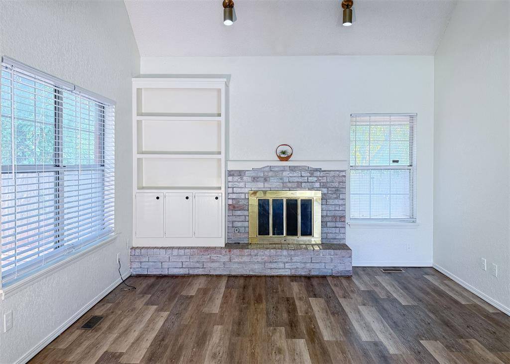 16 Coventry CT, Edmond, OK 73012