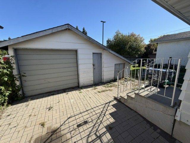 39-41 Junot AVE S, Thunder Bay, ON P7B 4X5