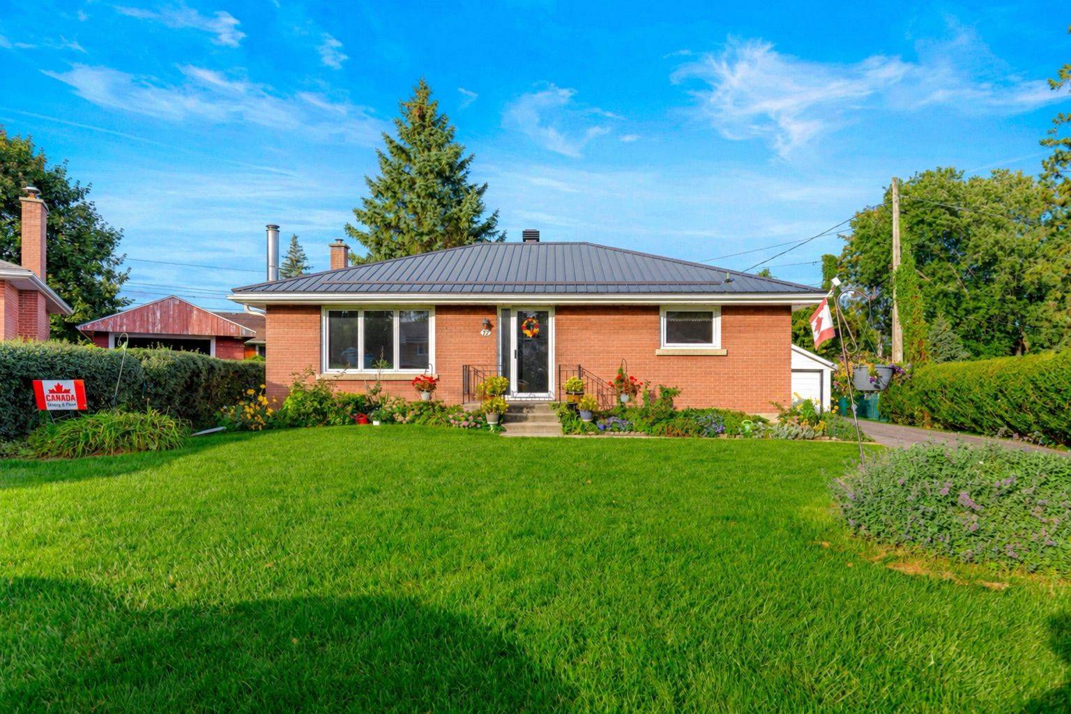11 Fairmont PL, Brockville, ON K6V 3G4