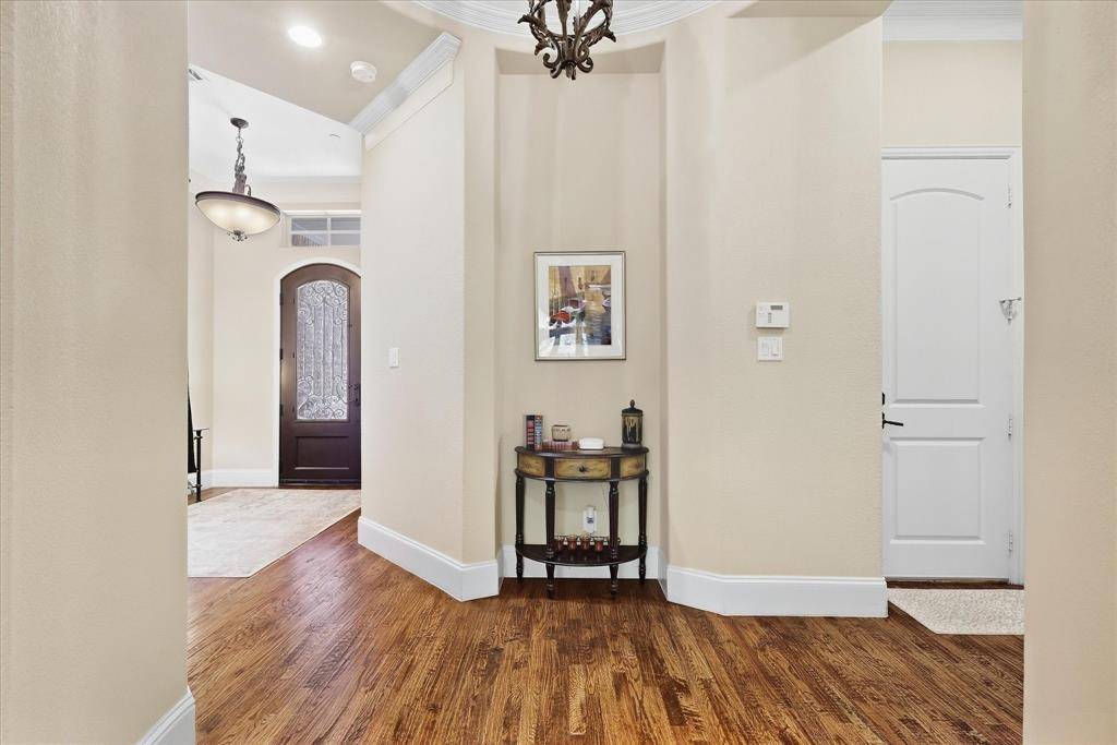 2809 Creekway Drive, Carrollton, TX 75010