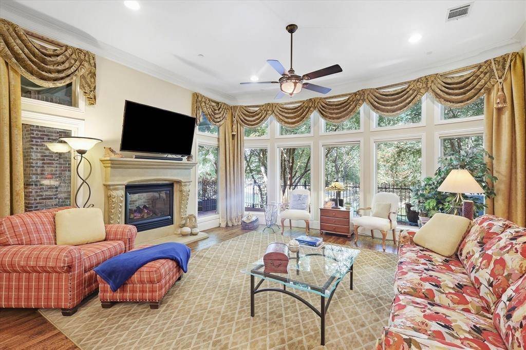 2809 Creekway Drive, Carrollton, TX 75010