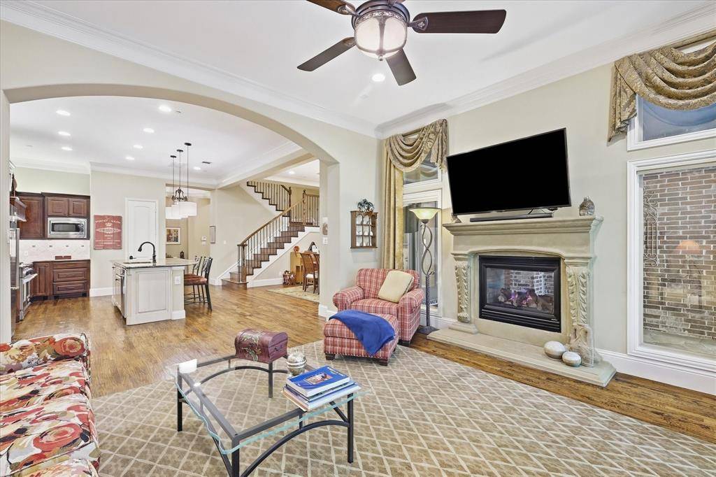 2809 Creekway Drive, Carrollton, TX 75010