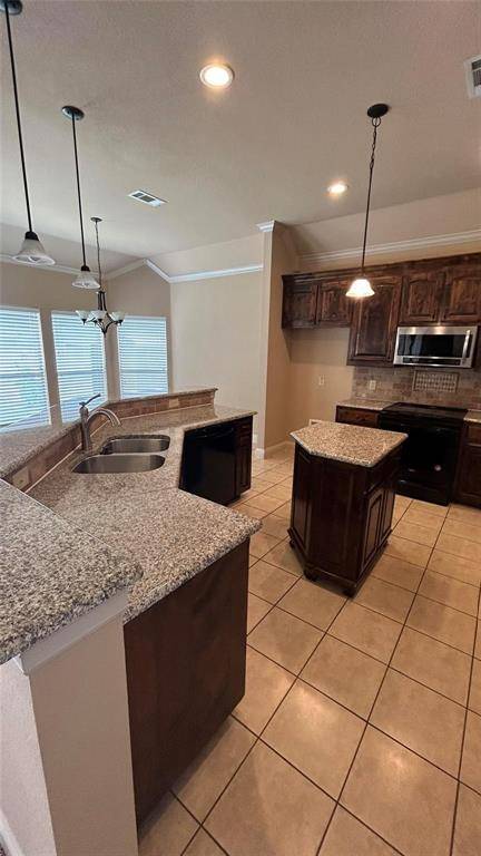 433 Chisholm Trail, Justin, TX 76247
