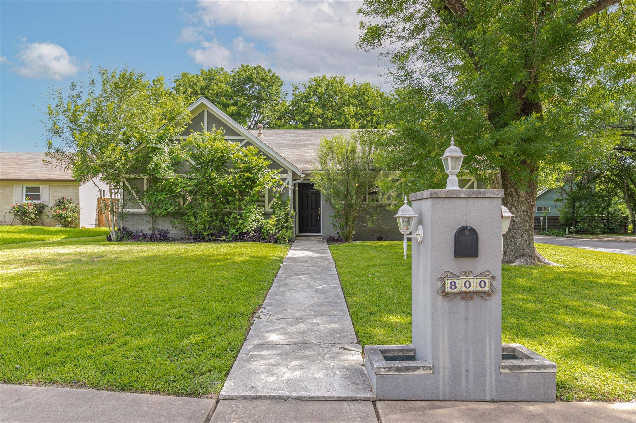 800 Easy Day CV, Austin, TX 78745