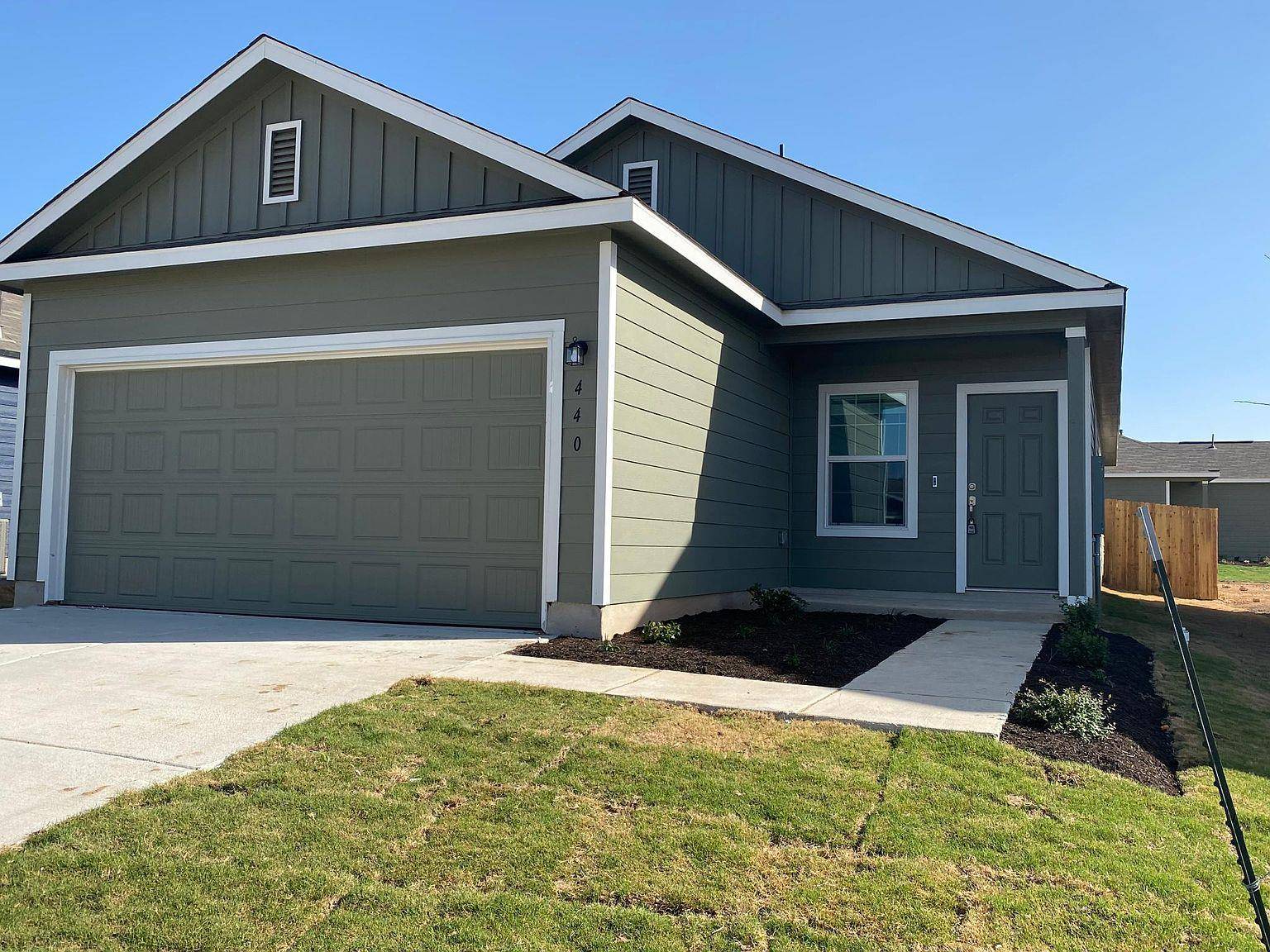 440 Gabbro GDNS, Maxwell, TX 78656