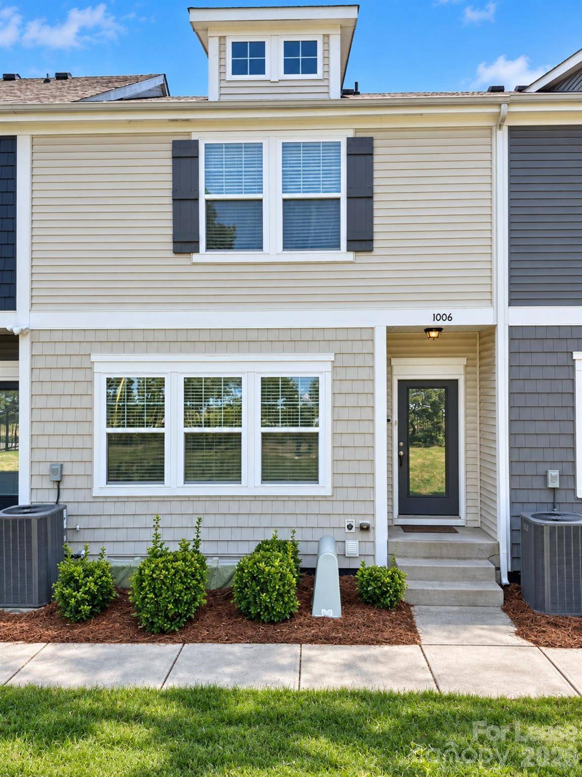 1006 Sharon Towns DR, Charlotte, NC 28210