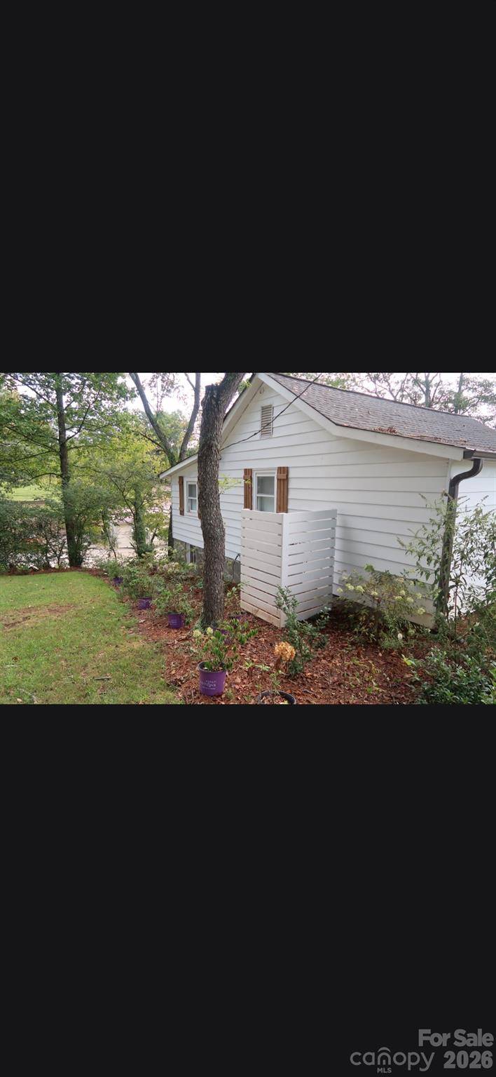 102 Reynolds RD, North Wilkesboro, NC 28659