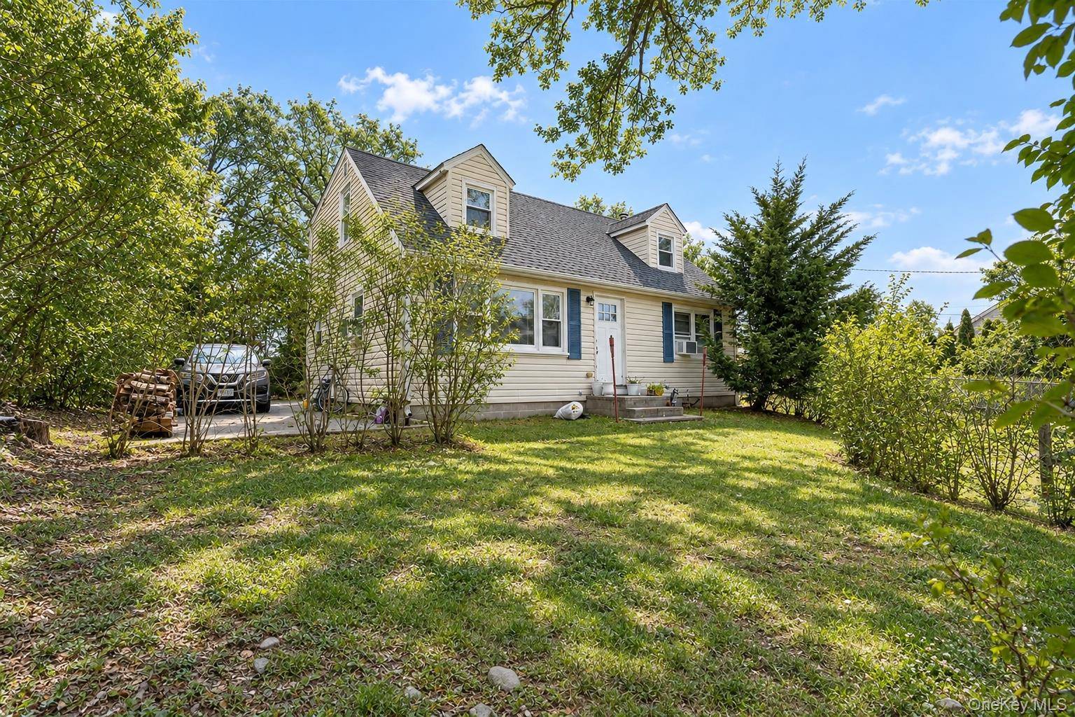 87 North RD, Hampton Bays, NY 11946