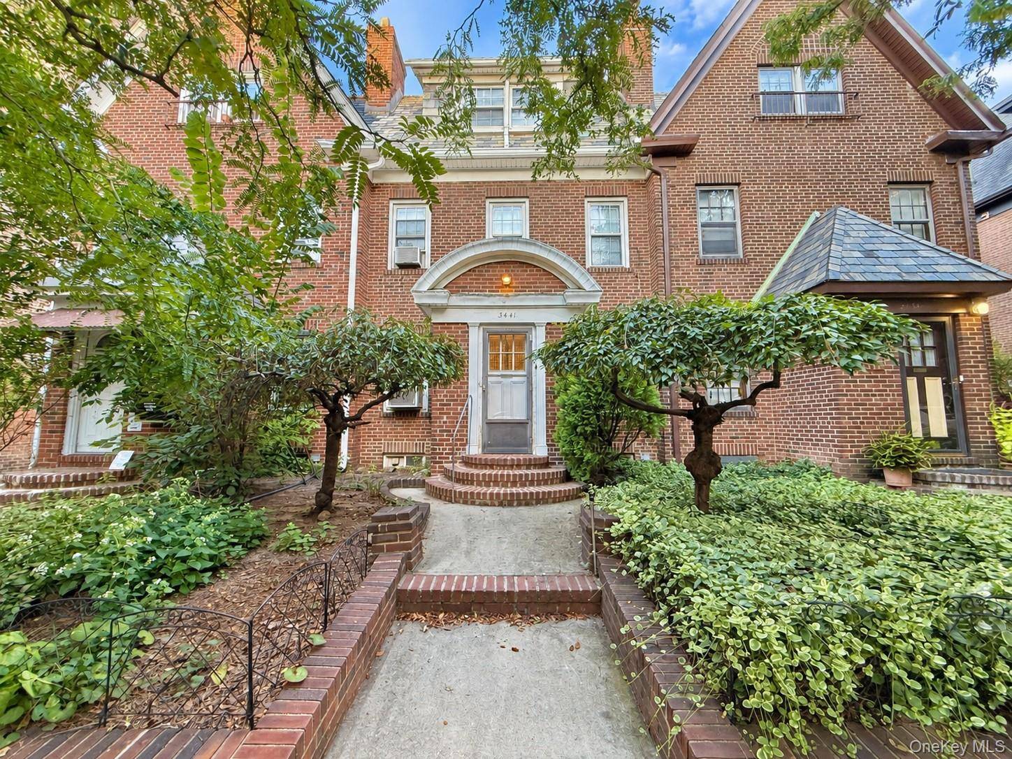 34-41 74th ST, Jackson Heights, NY 11372