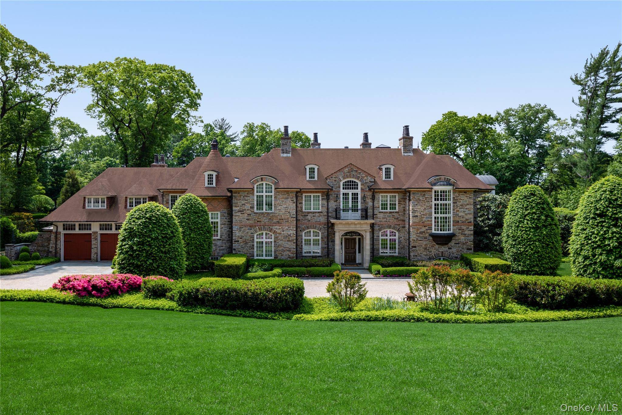 6 Spring Hill LN, Old Westbury, NY 11568