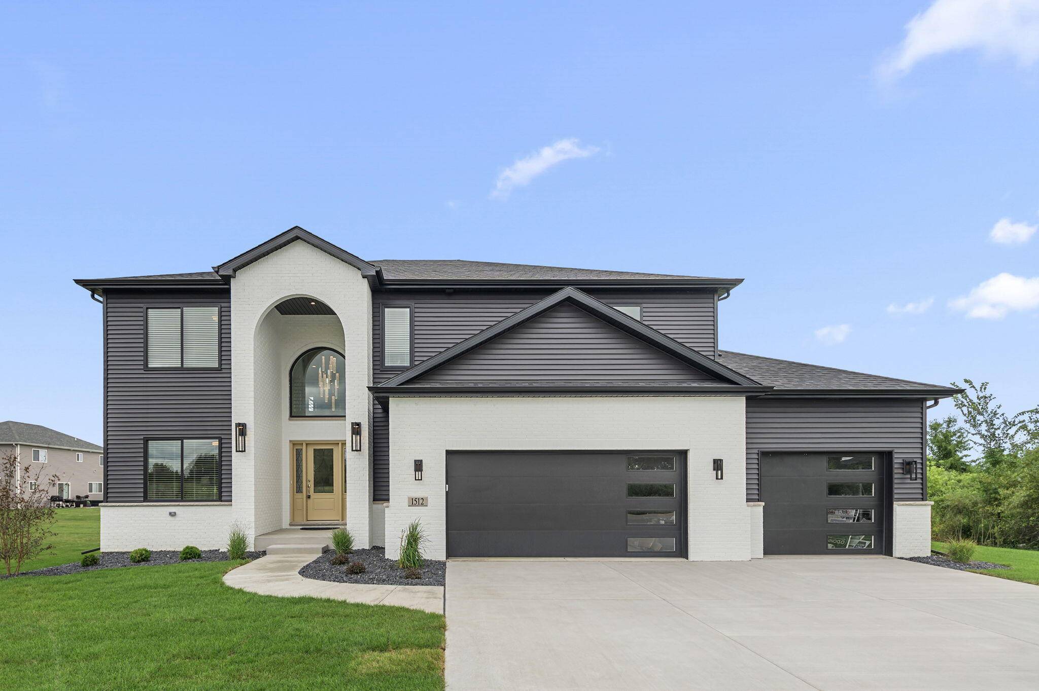 7635 Pierce Place, Merrillville, IN 46410
