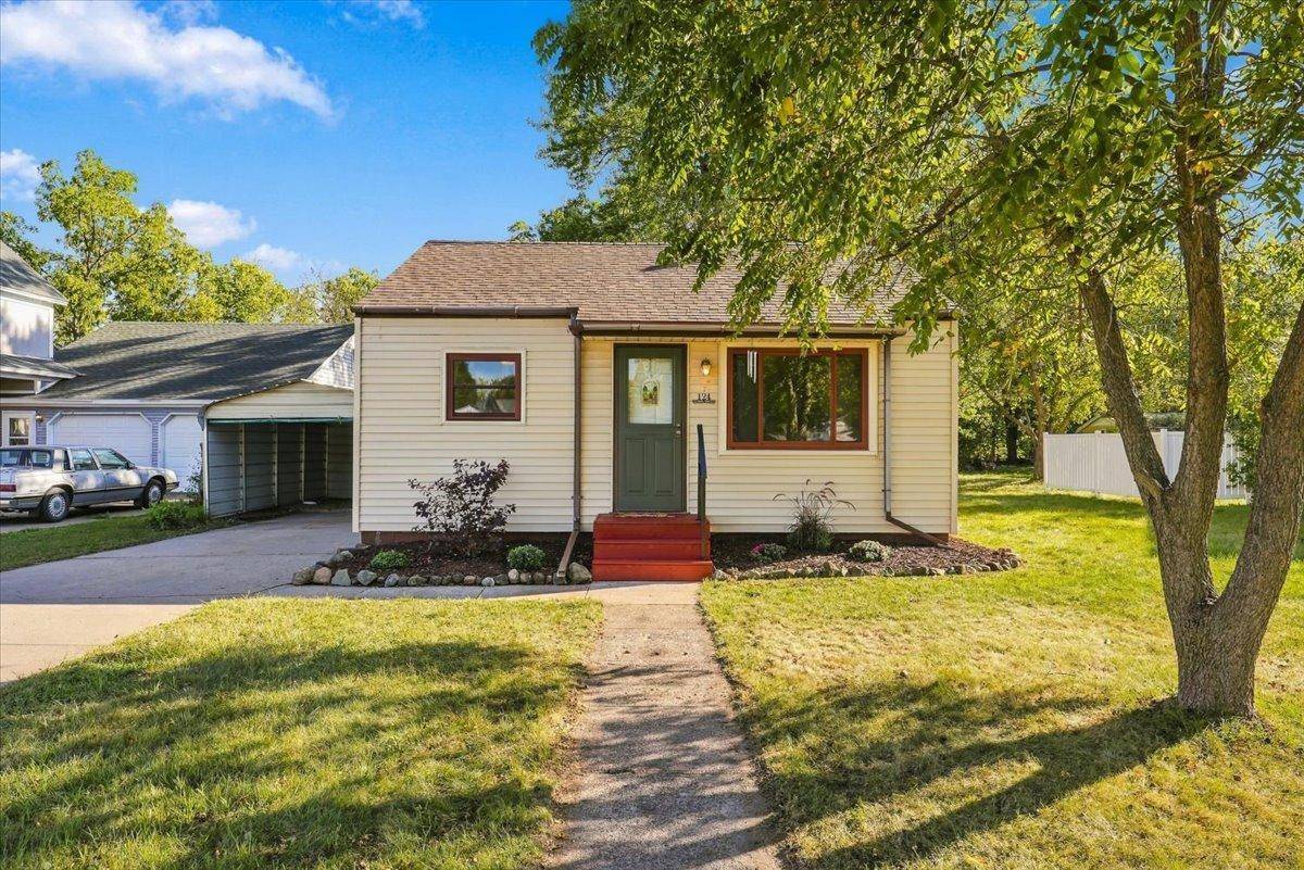 124 W 6th ST, New Richmond, WI 54017