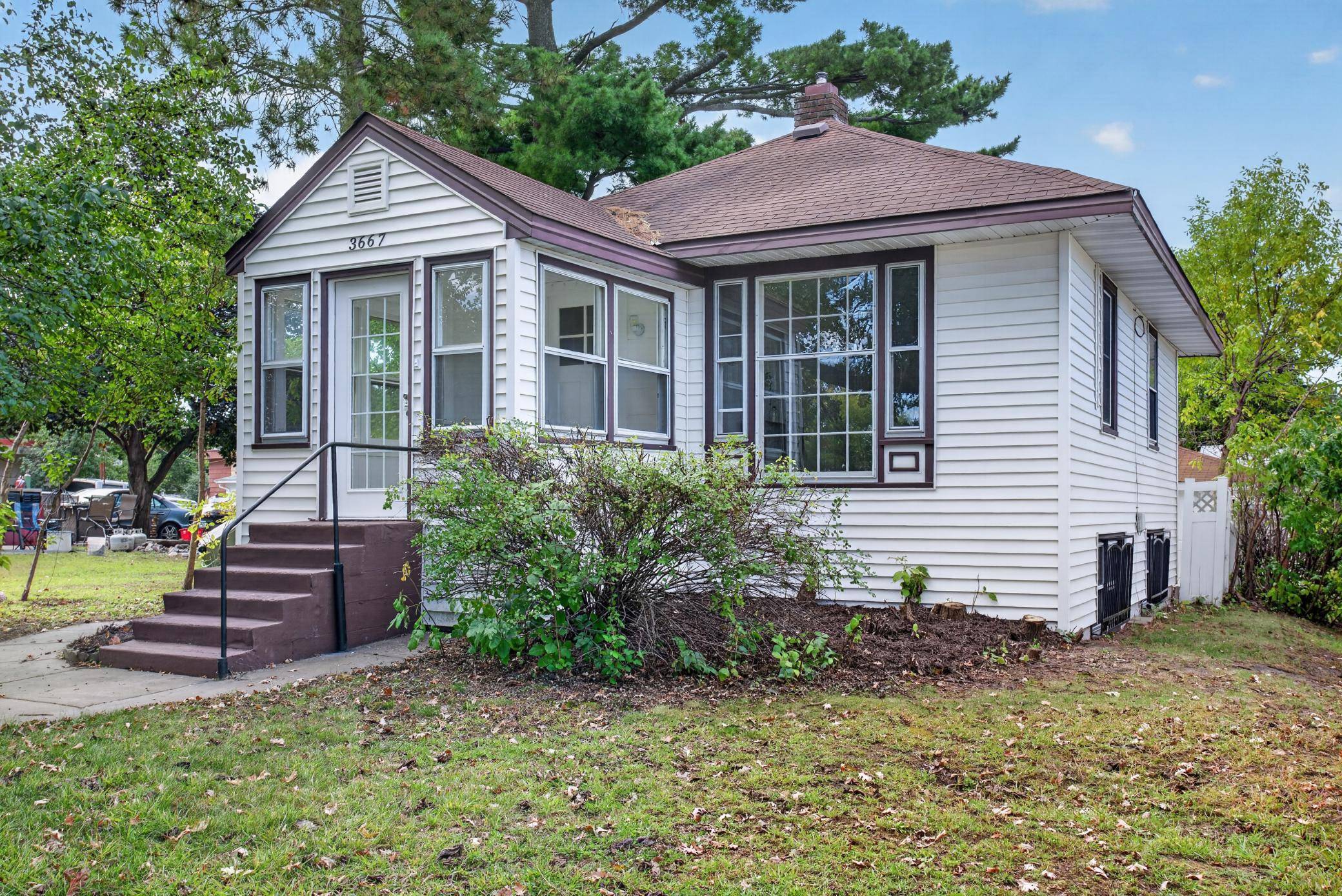 3667 W Broadway AVE, Robbinsdale, MN 55422