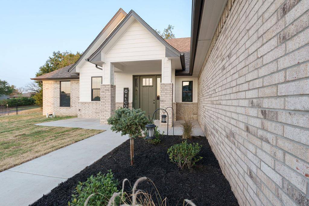 1804 Larkin LN, Shawnee, OK 74804