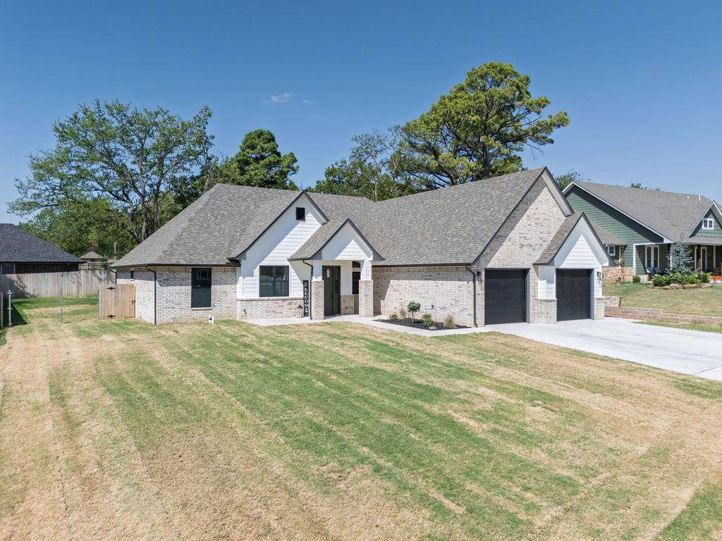 1804 Larkin LN, Shawnee, OK 74804