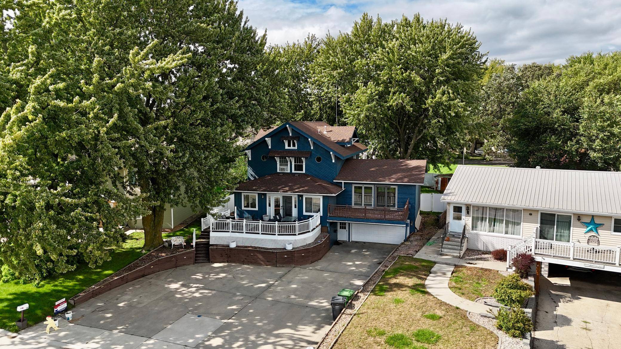 506 W Lake AVE, Worthington, MN 56187