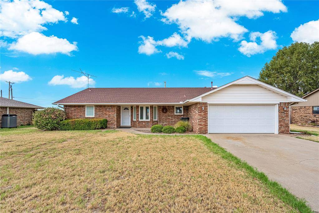 805 Villa DR, Watonga, OK 73772