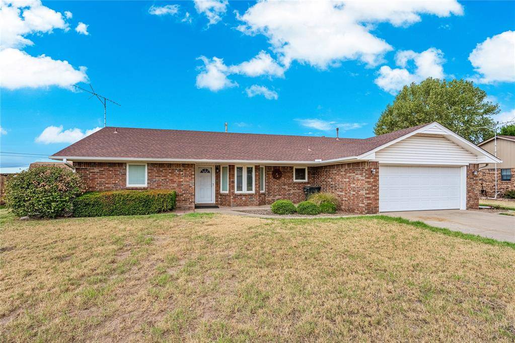 805 Villa DR, Watonga, OK 73772