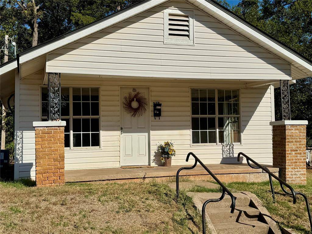 517 S 11th ST, Chickasha, OK 73018