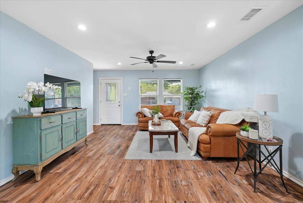 1445 Caravan Trail, Dallas, TX 75241
