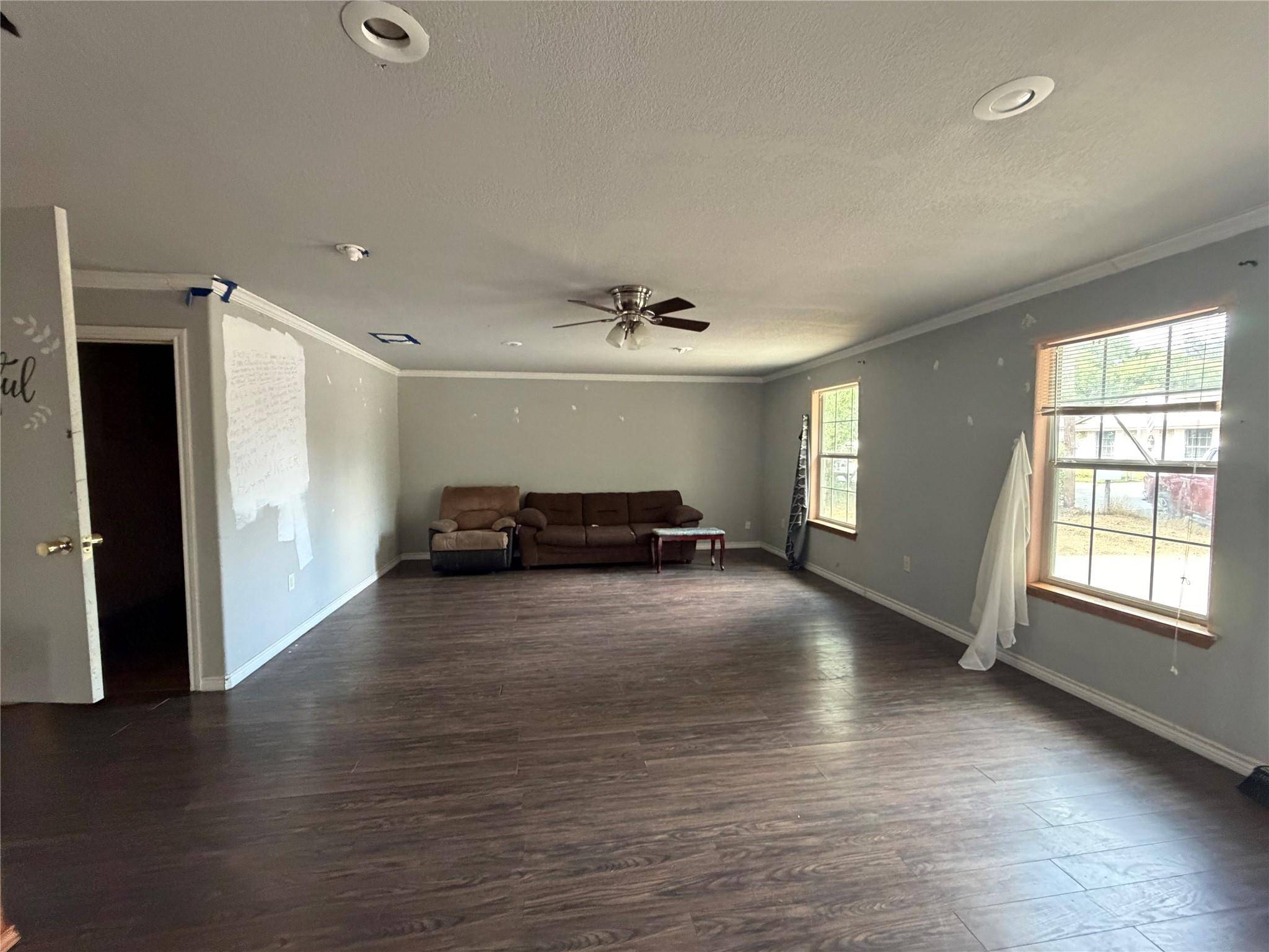 900 Lee LN, Lockhart, TX 78644
