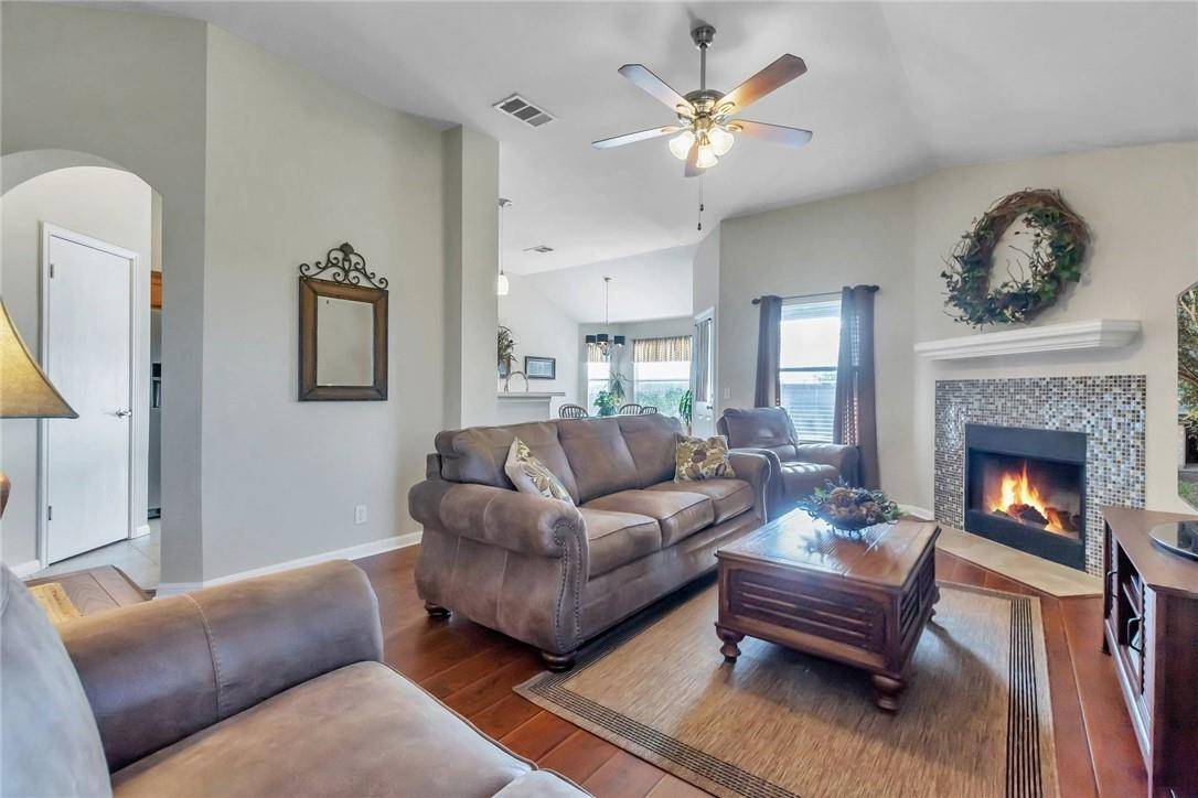 310 Stewart DR, Hutto, TX 78634